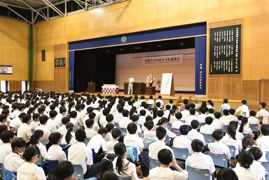 作家・久坂部羊氏による「文化講演会」を開催しました